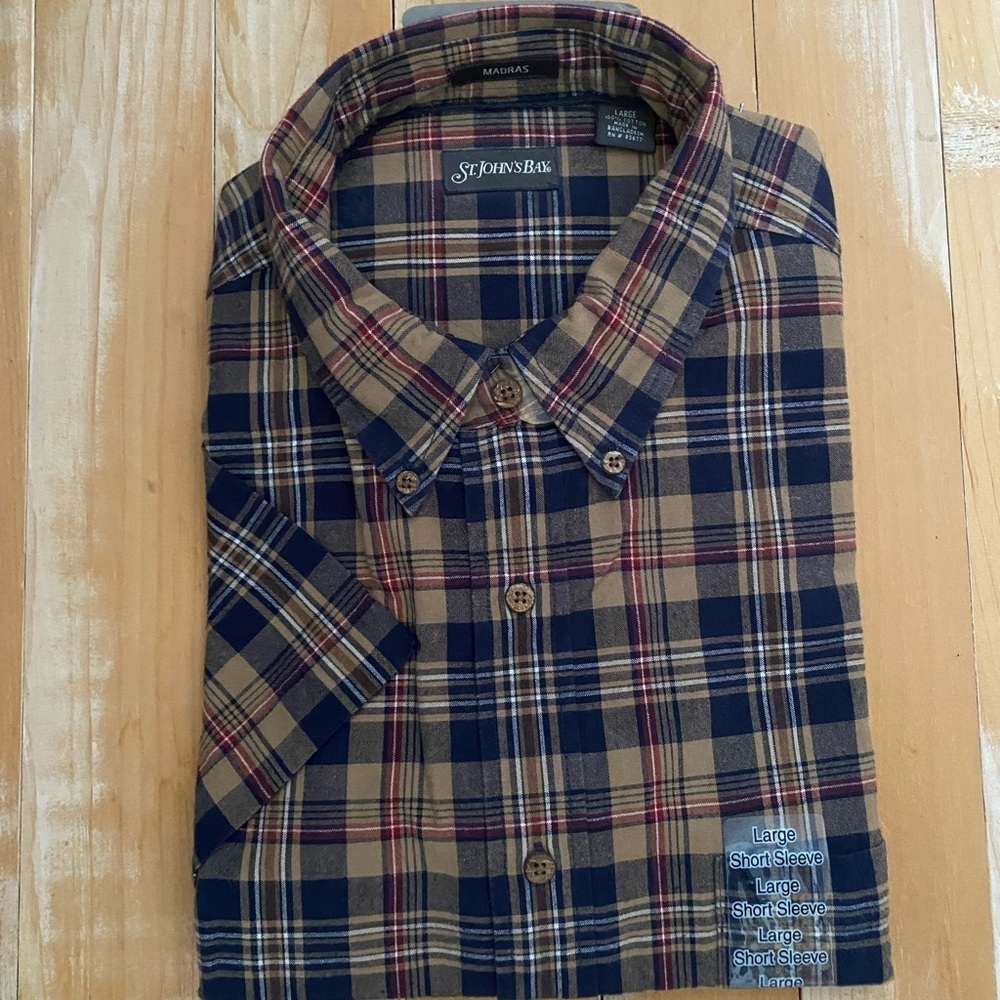 St. John's Bay Men's Casual Plaid Shirt - Navy and Tan Short Sleeve Button Down - Picture 5 of 5